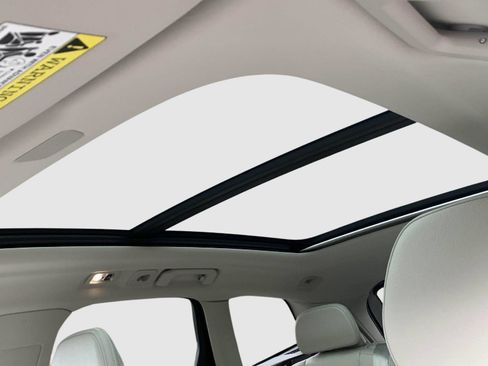 Used 2021 Volvo XC60 T6 Momentum w/ Premium Package image 30