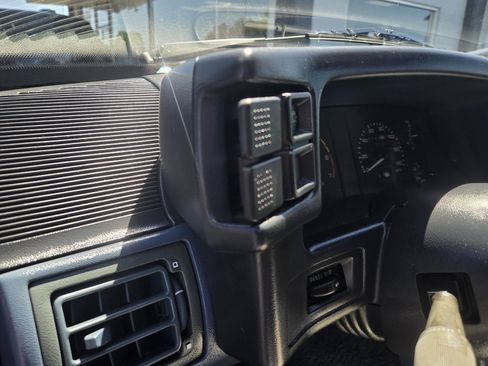 Used 1989 Ford Mustang LX RWD image 12