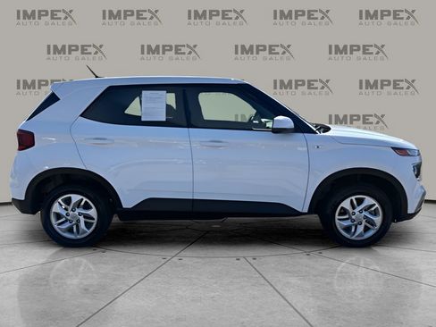 Used 2025 Hyundai Venue SE image 6