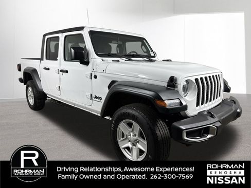 Used 2023 Jeep Gladiator Sport image 3