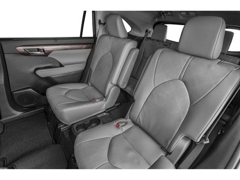 New 2026 Toyota Highlander Platinum AWD/4WD image 9