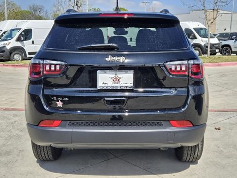 New 2026 Jeep Compass Latitude image 4