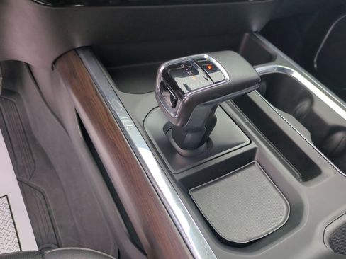 Certified 2022 GMC Sierra 1500 SLT w/ SLT Convenience Package image 16