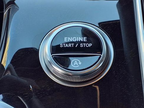 Used 2025 Mercedes-Benz GLC 300 image 25