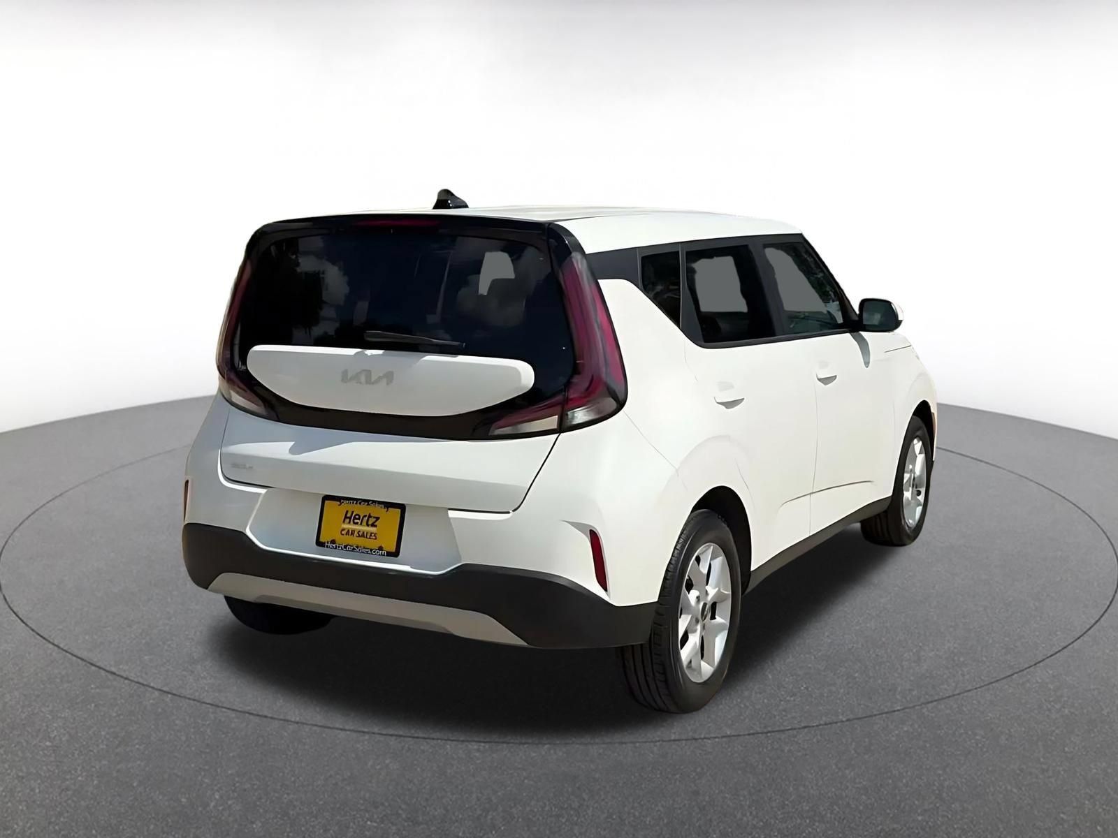 Used 2025 Kia Soul LX w/ LX Technology Package FWD image 13