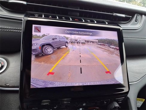 New 2025 Jeep Grand Cherokee Limited w/ Black Appearance Package image 29