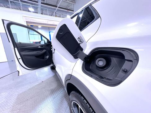 Used 2021 Buick Encore GX Essence FWD image 41