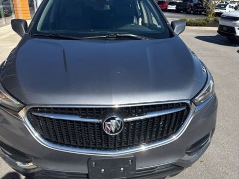 Used 2018 Buick Enclave Essence image 2