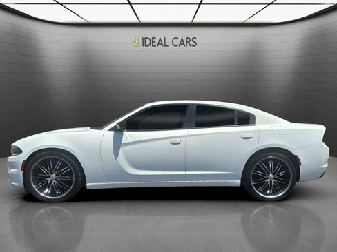 Used 2015 Dodge Charger SE RWD image 8