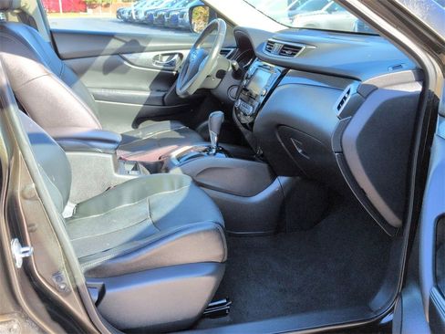 Used 2016 Nissan Rogue SL w/ SL Premium Package image 22