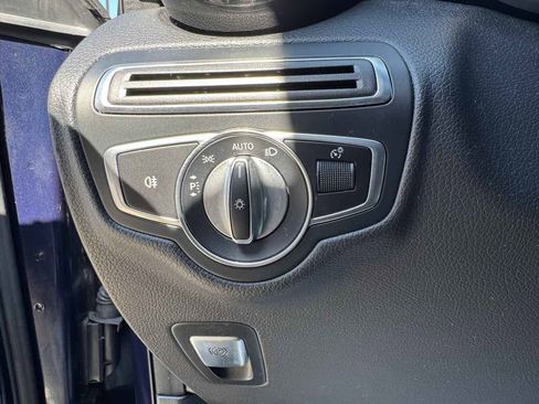 Used 2019 Mercedes-Benz GLC 300 4MATIC w/ AMG Line image 10