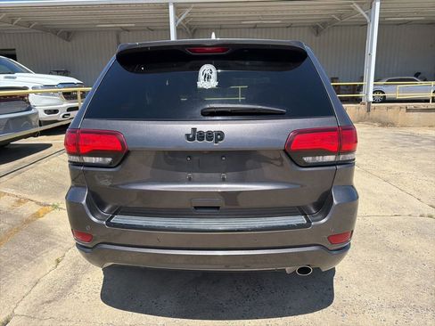 Used 2018 Jeep Grand Cherokee Altitude RWD image 5