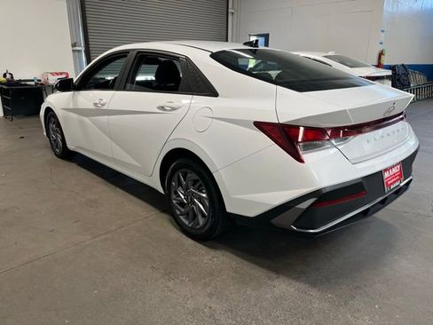 Used 2024 Hyundai Elantra SEL FWD image 5