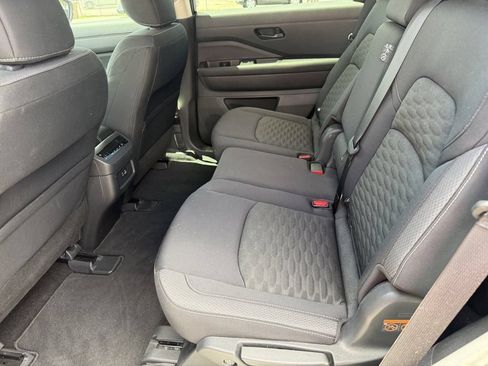 Used 2024 Nissan Pathfinder SV FWD image 9