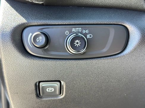 Used 2025 Chevrolet Blazer LT image 17