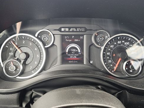 Used 2025 RAM 1500 Big Horn AWD/4WD image 32