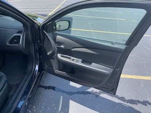Used 2011 Chrysler 200 Touring FWD image 37