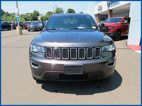 Used 2019 Jeep Grand Cherokee Laredo w/ Security & Convenience Group AWD/4WD image 2