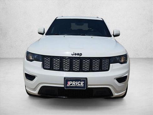 Used 2020 Jeep Grand Cherokee Altitude RWD image 10