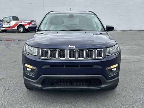 Used 2021 Jeep Compass Latitude FWD image 2