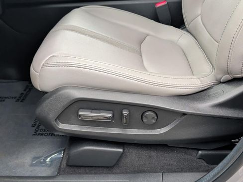 Used 2025 Honda Pilot Touring image 14