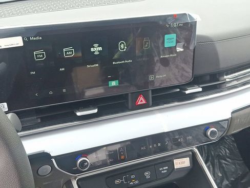 New 2026 Kia Carnival LX FWD image 11
