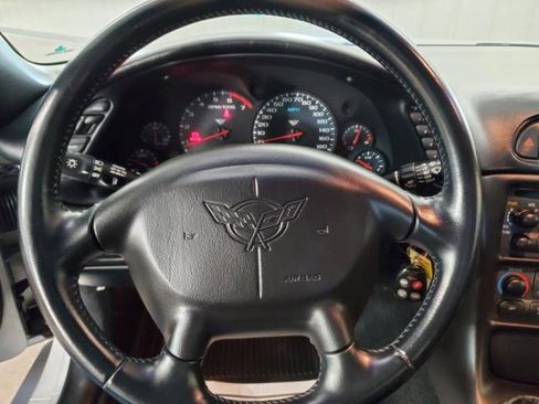 Used 1999 Chevrolet Corvette Coupe w/ Performance Handling Pkg RWD image 17