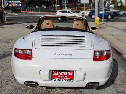 Used 2005 Porsche 911 Carrera RWD image 4
