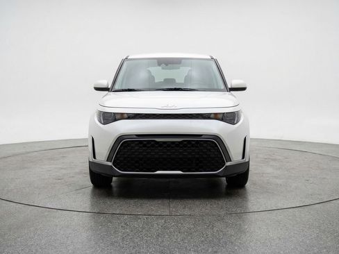 Used 2025 Kia Soul LX w/ LX Technology Package image 2