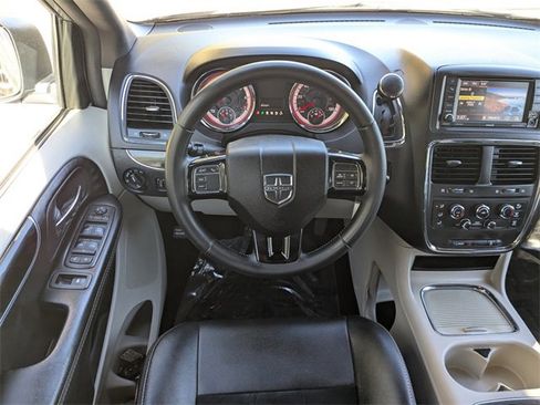 Used 2018 Dodge Grand Caravan SXT image 15