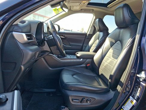 Certified 2022 Toyota Highlander XLE image 14