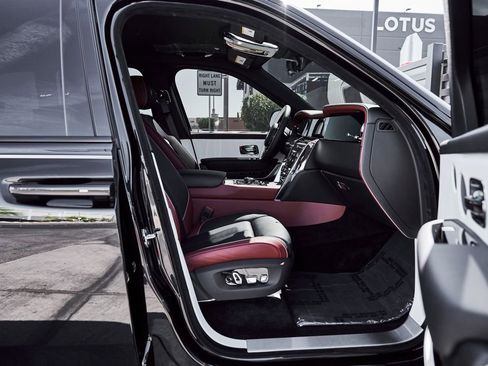 Used 2026 Rolls-Royce Cullinan AWD/4WD image 24