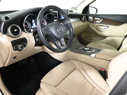 Used 2019 Mercedes-Benz GLC 300 4MATIC image 14
