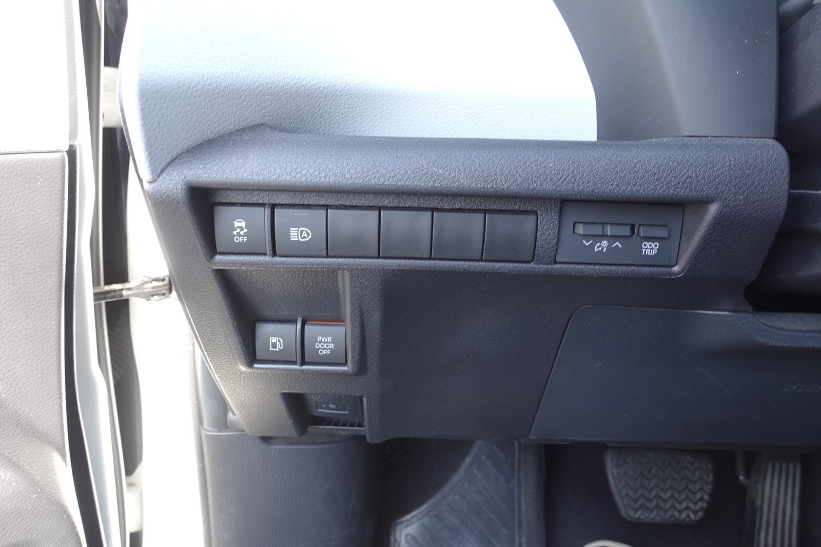 Used 2025 Toyota Sienna LE FWD image 16