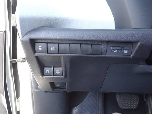 Used 2025 Toyota Sienna LE FWD image 16