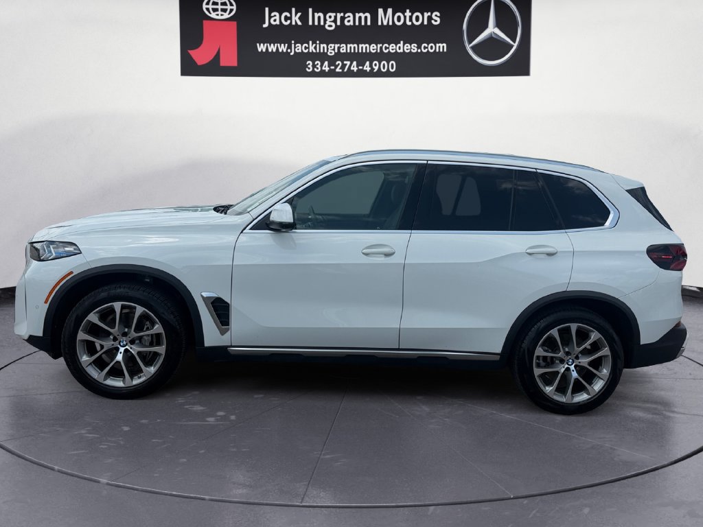 Used 2024 BMW X5 sDrive40i w/ Premium Package RWD image 2