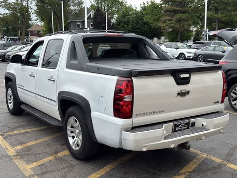 Used 2011 Chevrolet Avalanche LTZ AWD/4WD image 3