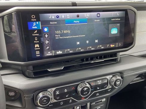 Used 2025 Jeep Wrangler Sahara image 18