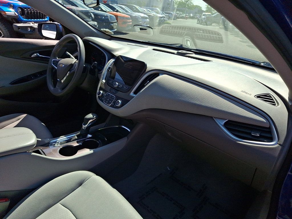 Used 2023 Chevrolet Malibu LT FWD image 11