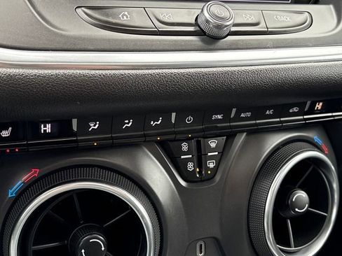 Used 2021 Chevrolet Blazer LT w/ Midnight/Sport Edition image 17