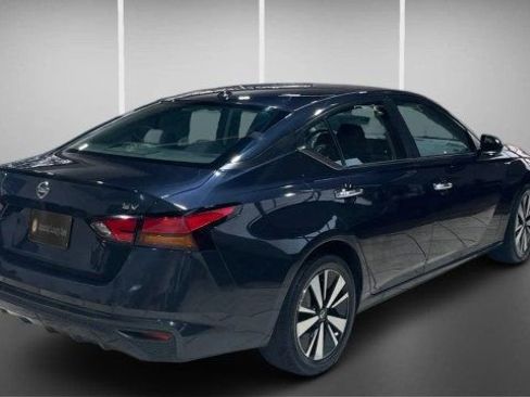 Used 2022 Nissan Altima 2.5 SV image 4