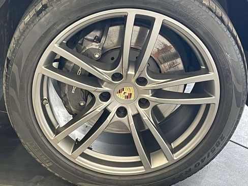 Used 2023 Porsche Cayenne Platinum Edition image 14