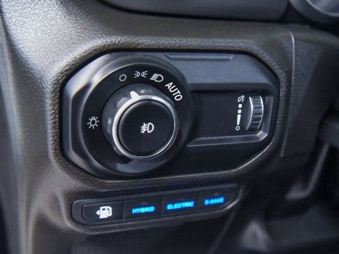 Used 2023 Jeep Wrangler Unlimited w/ Sun & Screen Package image 17