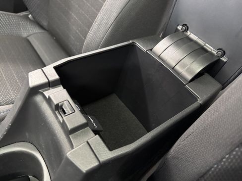 Certified 2024 Toyota Corolla Cross SE image 32