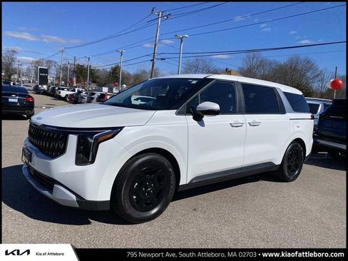 Certified 2026 Kia Carnival LX FWD image 1