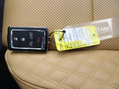 Used 2023 Jeep Grand Cherokee L Summit w/ Advanced Protech Group IV image 9