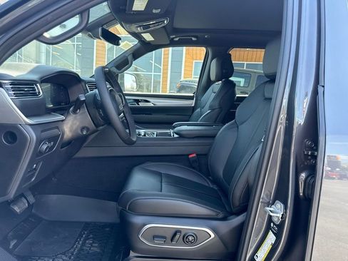 New 2026 Jeep Grand Wagoneer 4WD image 9