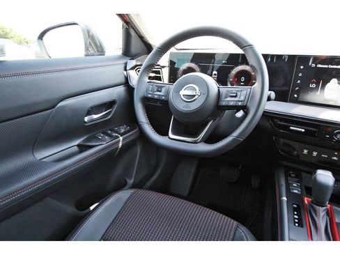 New 2025 Nissan Kicks SR FWD image 8