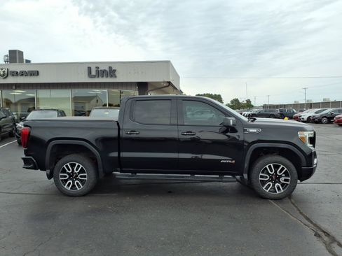 Used 2021 GMC Sierra 1500 AT4 w/ AT4 Value Package AWD/4WD image 2