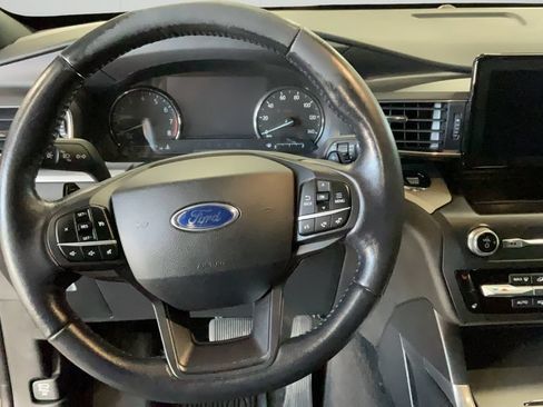 Used 2020 Ford Explorer XLT w/ Equipment Group 202A AWD/4WD image 37